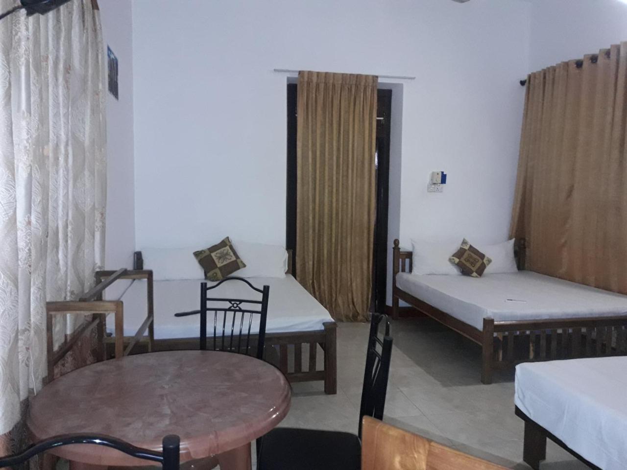 Hotel Blue Whale Jaffna Exterior photo